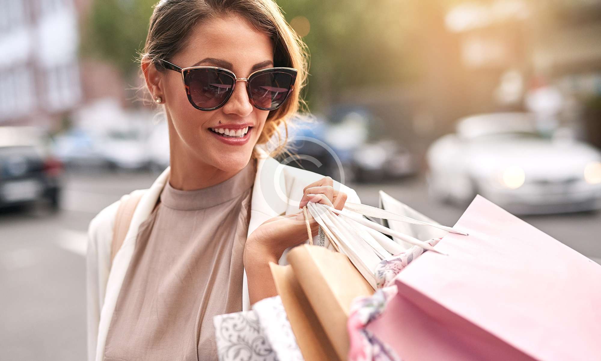 Out shopping. Шоппинг со стилистом. Шоппинг сопровождение. Стилист шоппер. Персональный шоппинг.